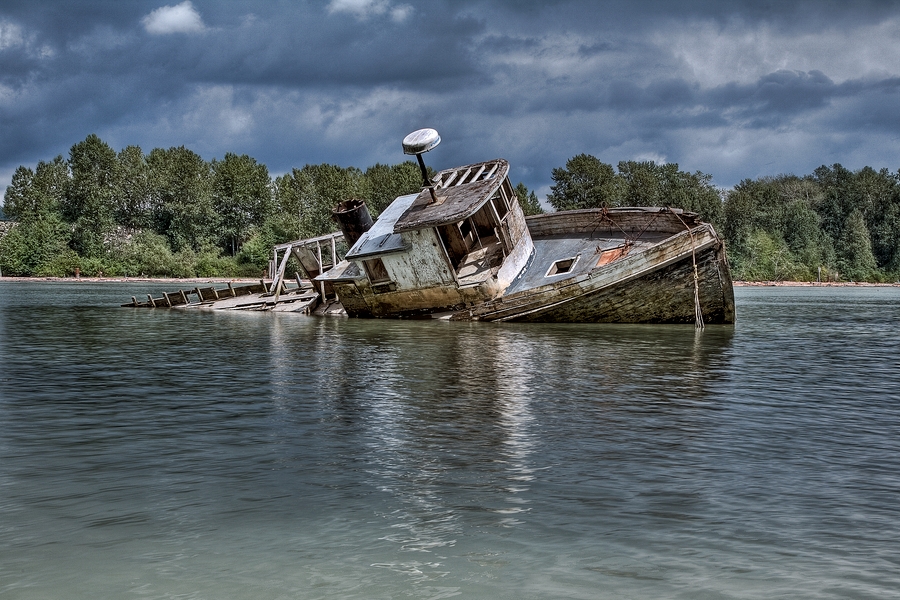 Relic Tug\n\nRiver Road, Richmond, British Columbia\n\n15 August, 2009