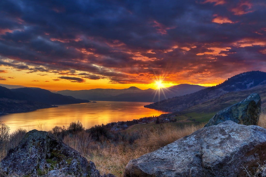 Sunset, Okanagan Hills Boulevard, Vernon, British Columbia\n\n6 December, 2011