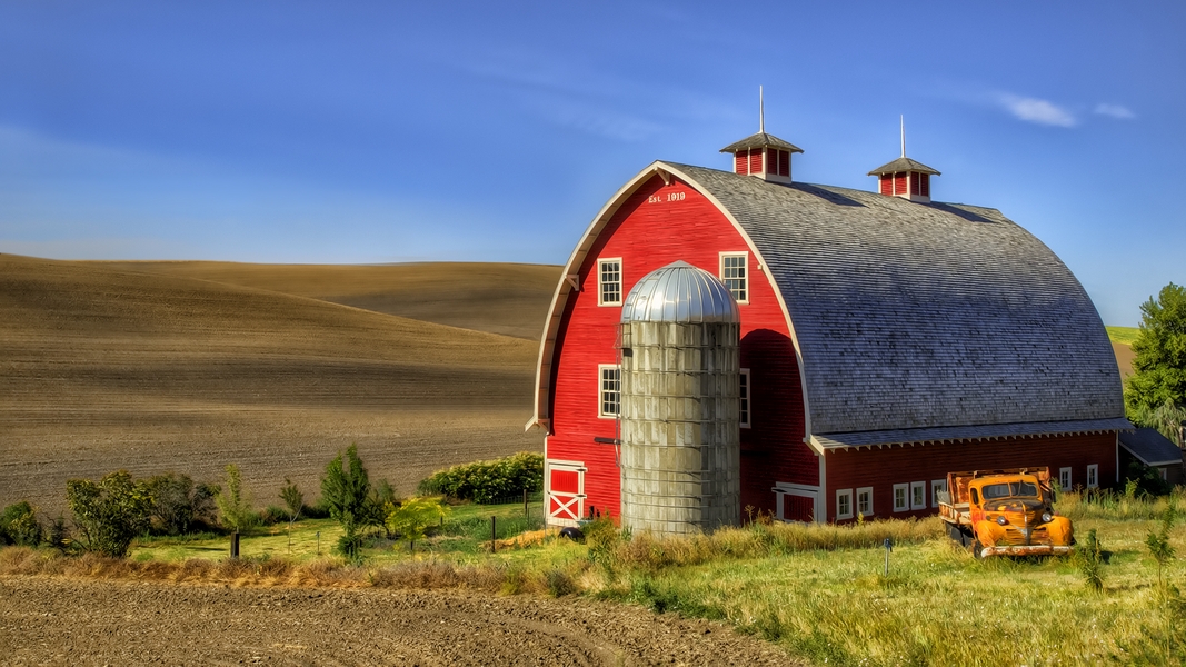 Heidenreich 1919 Gothic Barn, SR 272, Near Colfax, Washington\n\n27 July, 2013